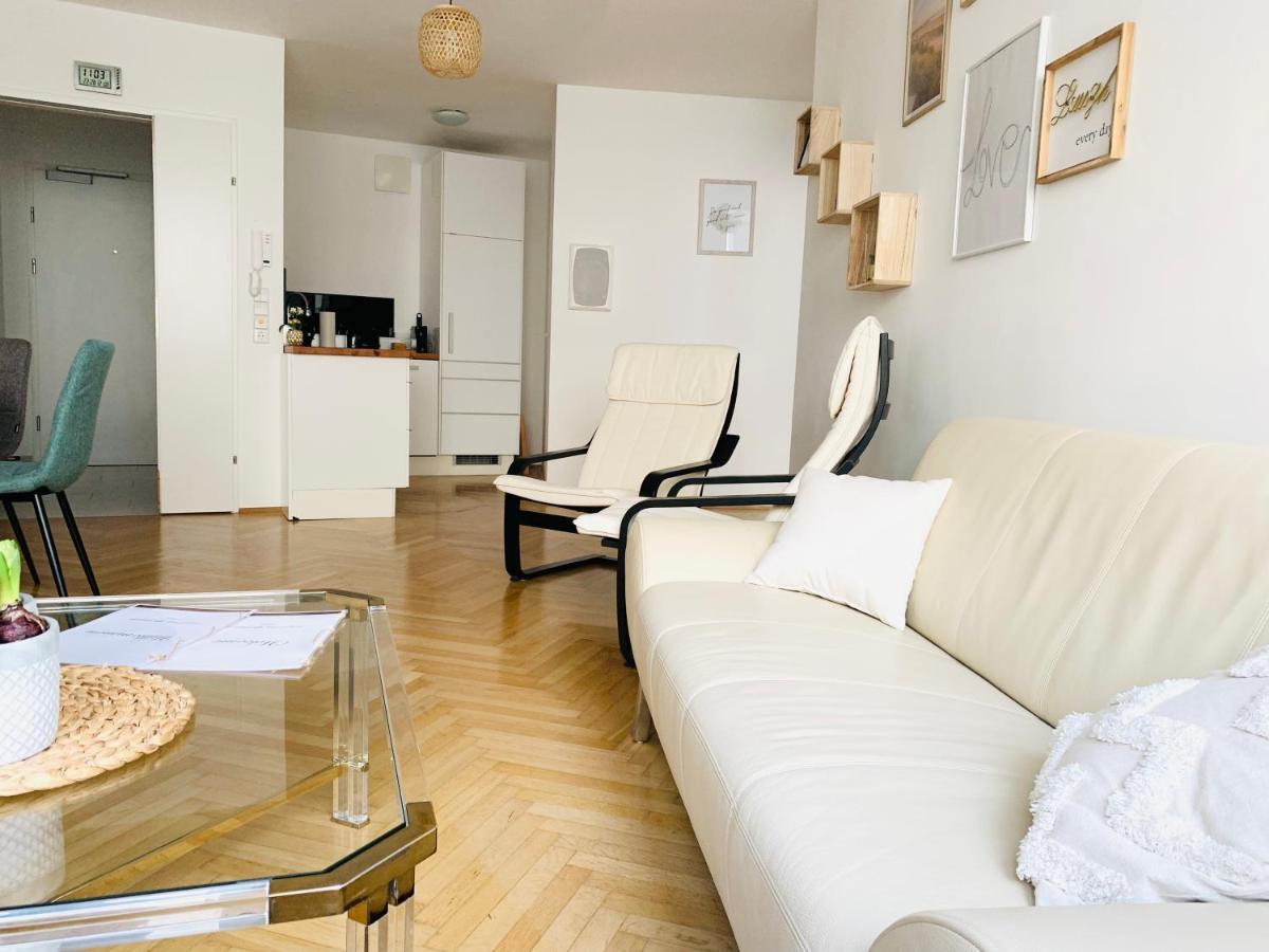 Ruhige Wohnung Im Gasometer Wien *Wifi*U3*Netflix* Bagian luar foto